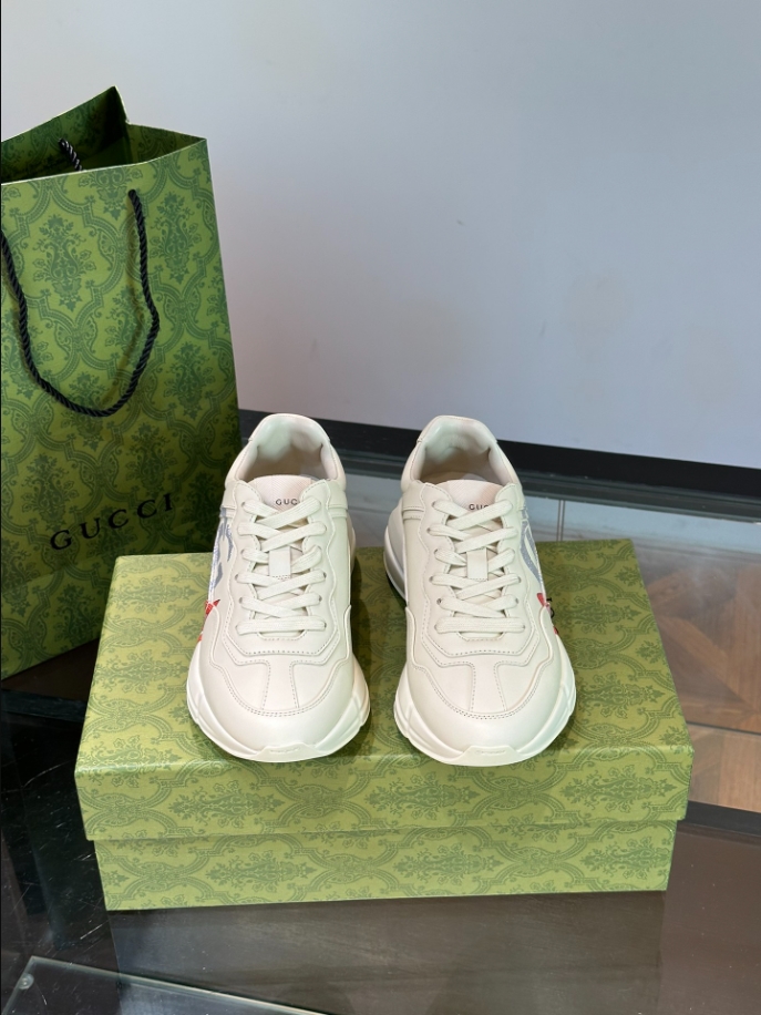Gucci Ivory Leather Double G Sneaker – GCC175