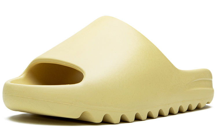 Adidas Yeezy Slide ‘Desert Sand’