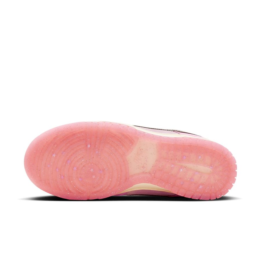 Nike Dunk Low ‘Barbie’