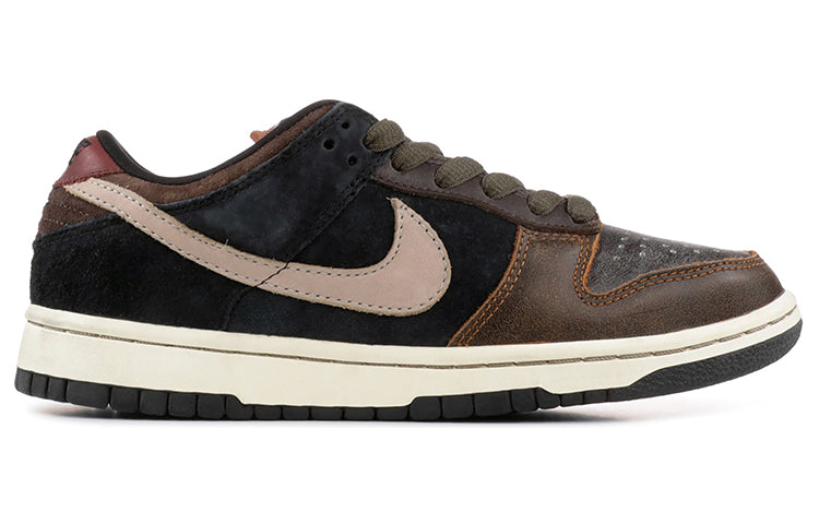 Nike SB Dunk Low Premium ‘Strummer’