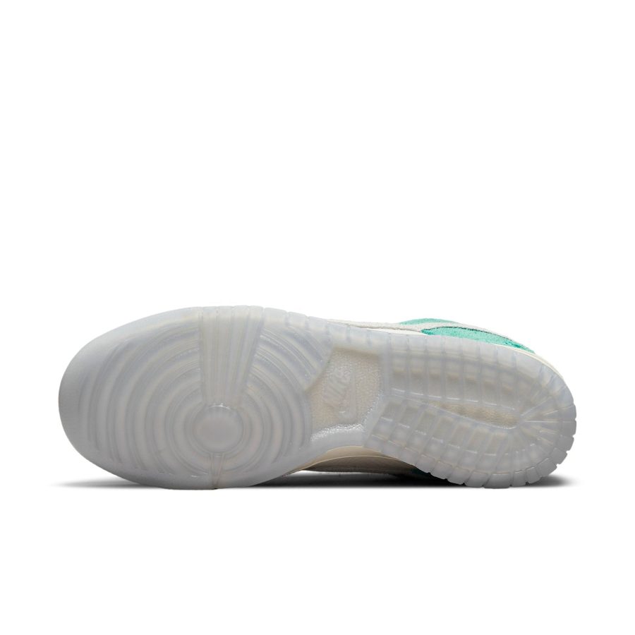 Nike x Kasina Dunk Low ‘Road Sign’