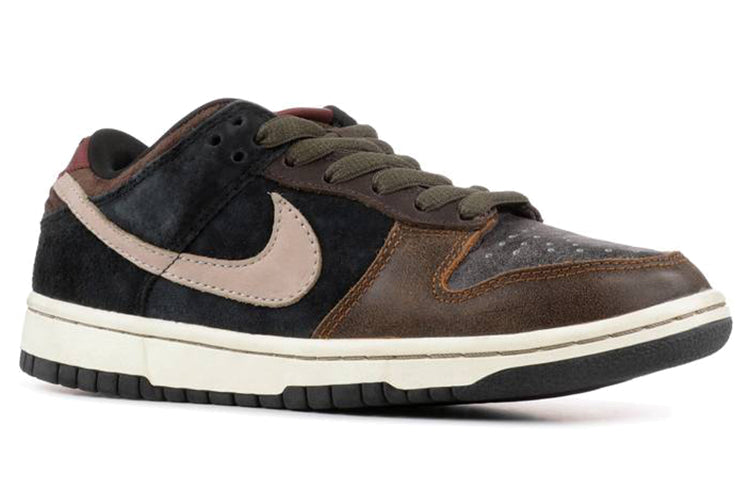 Nike SB Dunk Low Premium ‘Strummer’