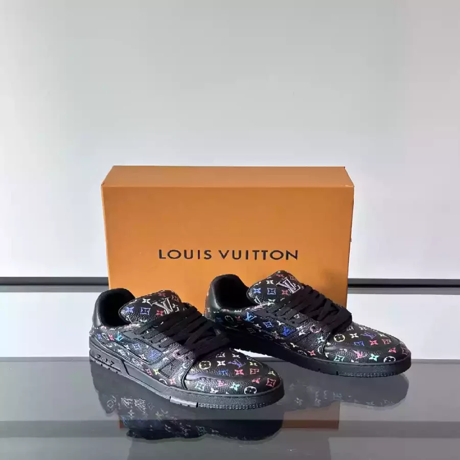 LV x TM LV TRAINER SNEAKER IN BLACK – LVS220