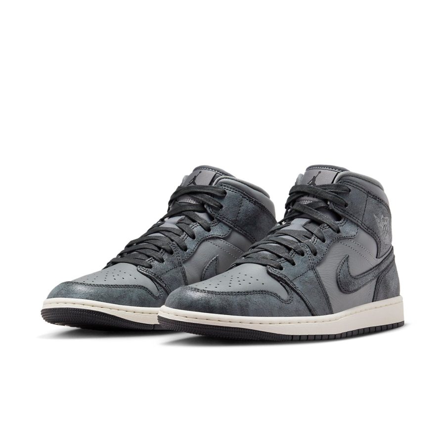Air Jordan 1 Mid ‘Distressed Smoke Grey’
