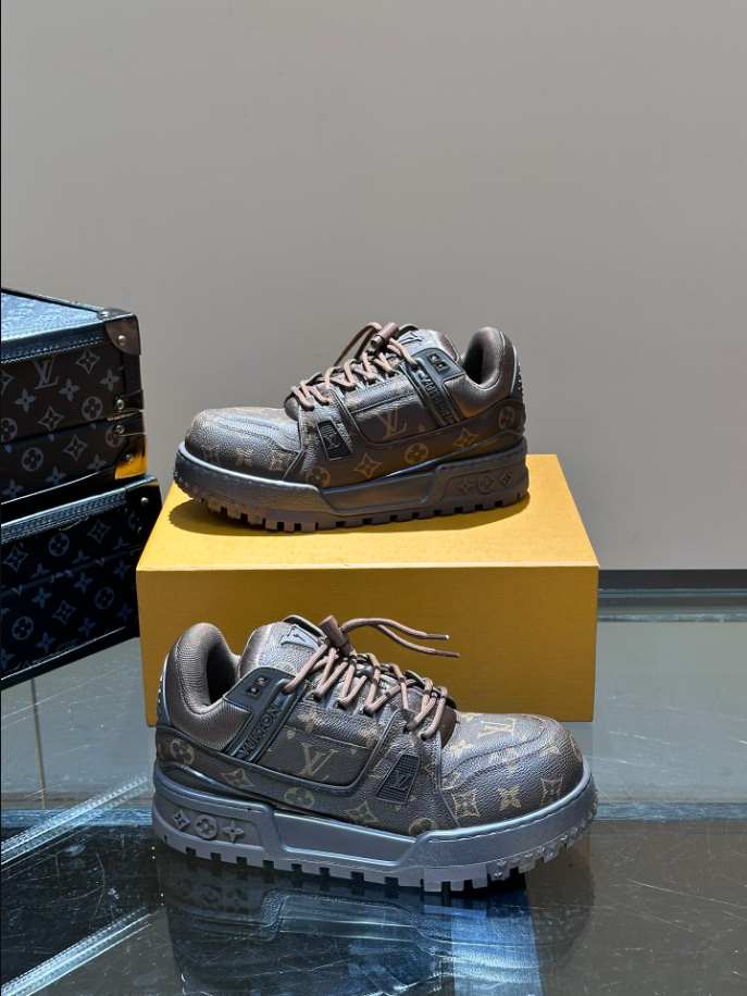 LOUIS VUITTON Maxi Trainers Ebony Black Sneaker – LVS202