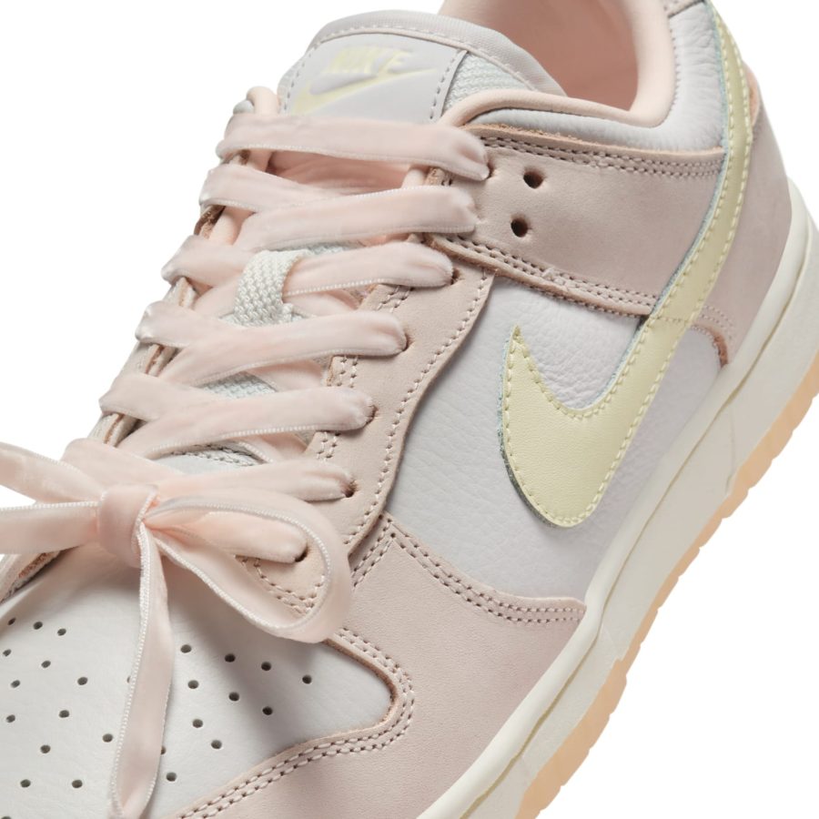 Nike Dunk Low ‘Light Soft Pink’
