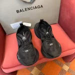 BALENCIAGA CIRCUIT SNEAKER – BLA099