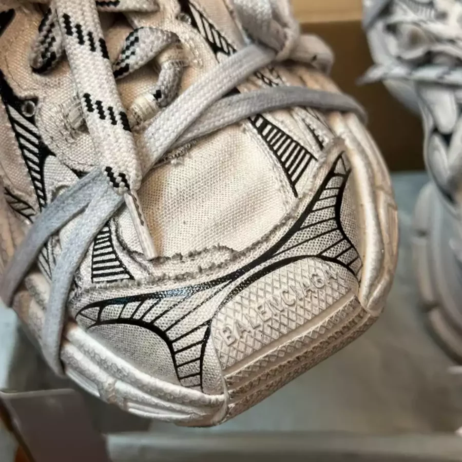 BALENCIAGA MEN’S 3XL SNEAKER – BLA109