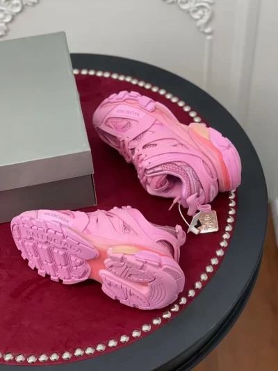 BALENCIAGA-TRACK-SNEAKER-BLA125-2-1.webp