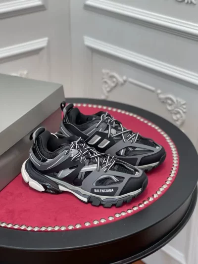 BALENCIAGA-TRACK-SNEAKER-BLA134-2-1.webp