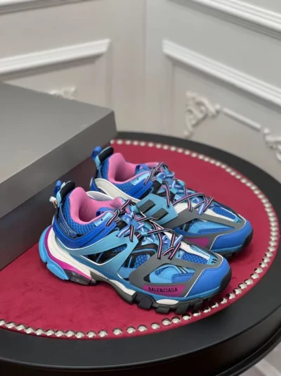 BALENCIAGA-TRACK-SNEAKER-BLA137-8-1.webp