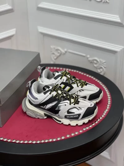 BALENCIAGA-TRACK-SNEAKER-BLA138-7-1.webp