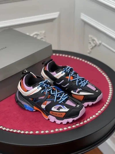 BALENCIAGA-TRACK-SNEAKER-BLA140-7-1.webp