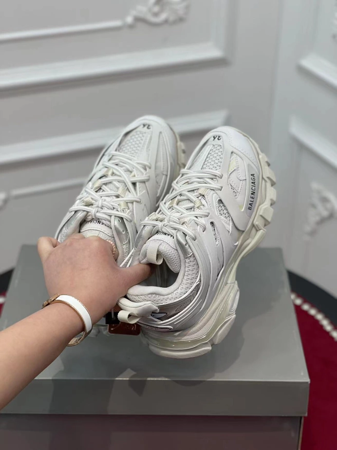 BALENCIAGA TRACK SNEAKER – BLA143