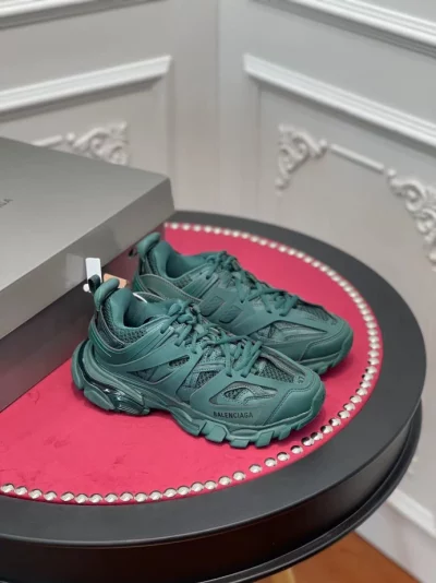 BALENCIAGA-TRACK-SNEAKER-BLA144-2-1.webp