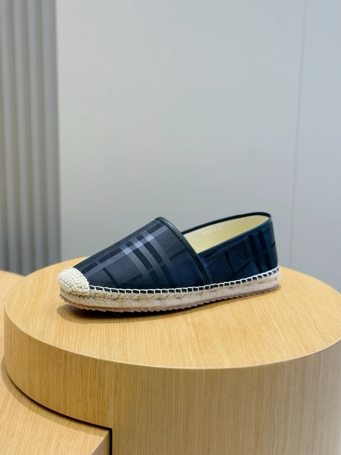 BURBERRY CANVAS STRAW BUCKET – BBR038