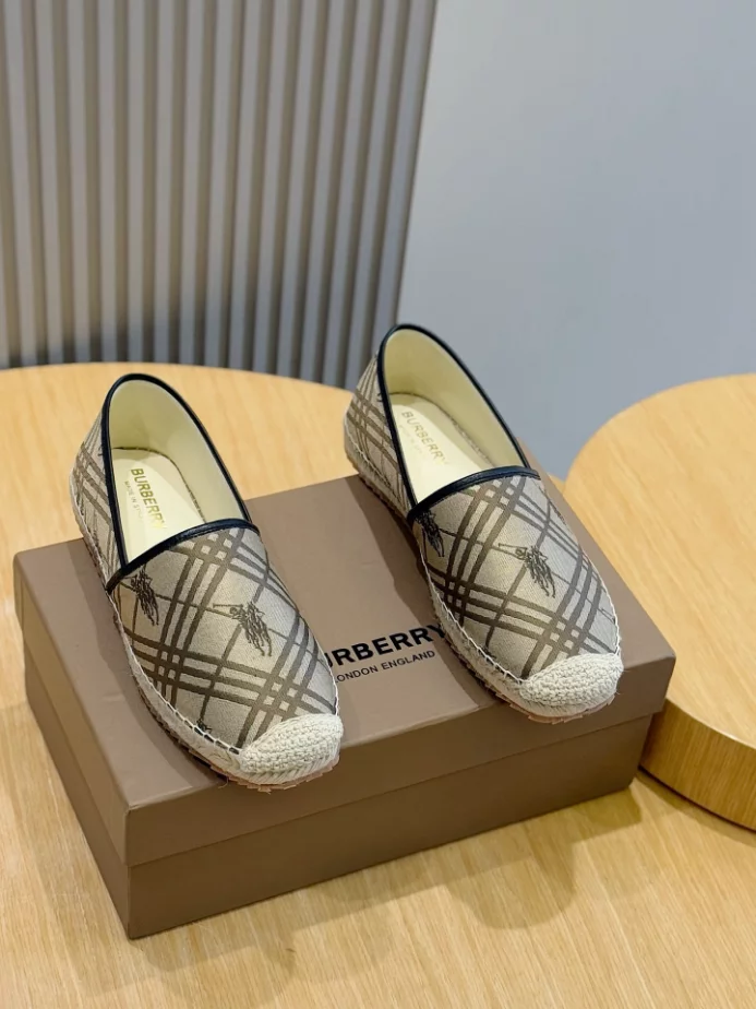 BURBERRY CANVAS STRAW BUCKET – BBR040