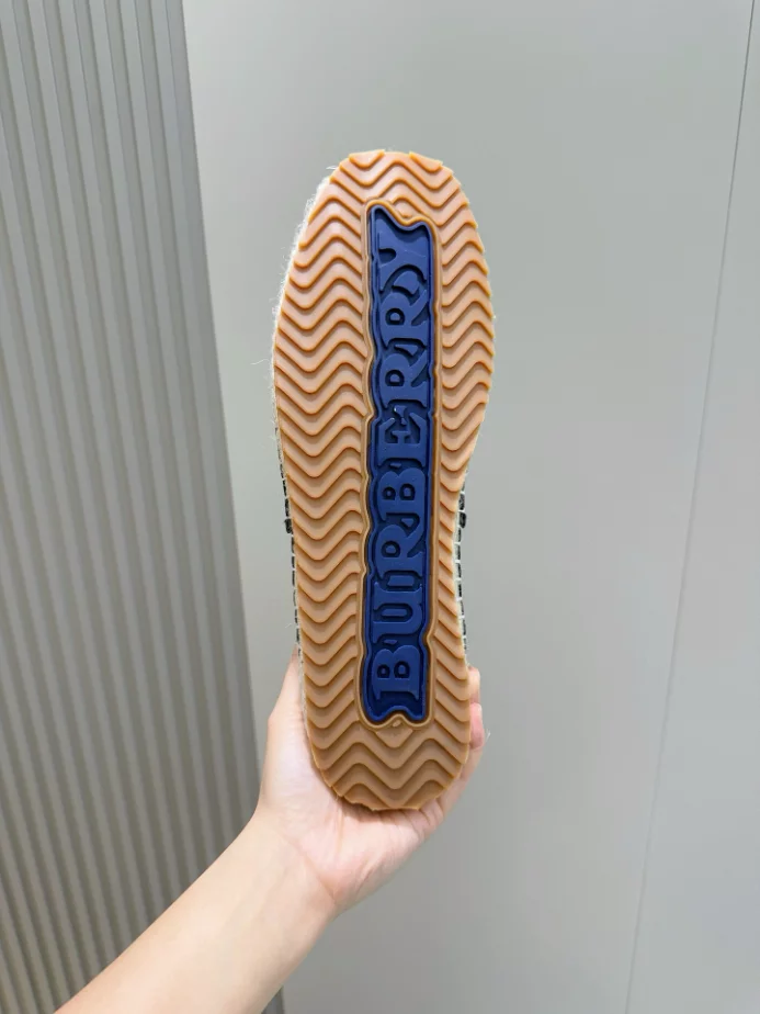 BURBERRY CANVAS STRAW BUCKET – BBR040