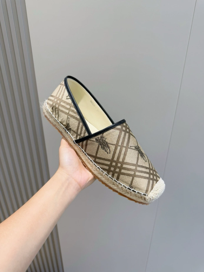 BURBERRY CANVAS STRAW BUCKET – BBR040