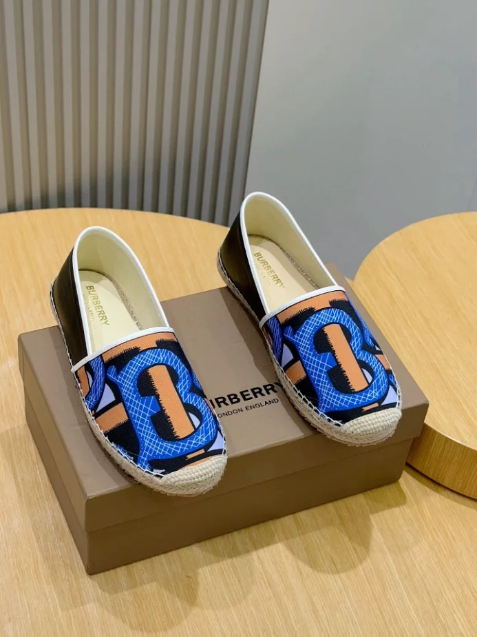 BURBERRY CANVAS STRAW BUCKET – BBR041