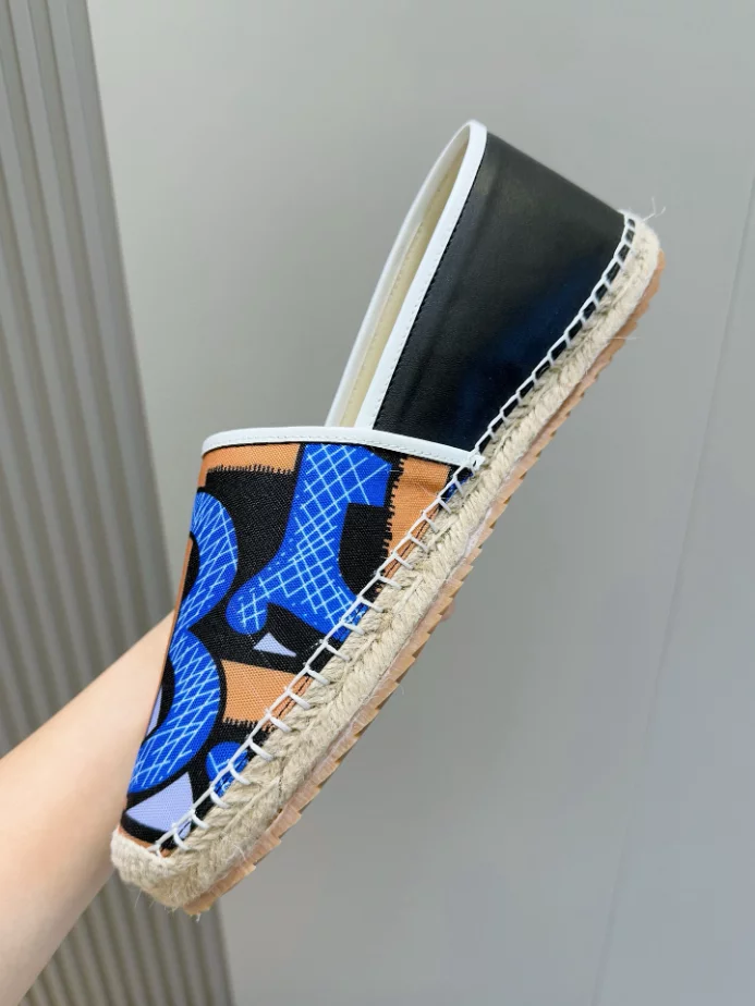 BURBERRY CANVAS STRAW BUCKET – BBR041