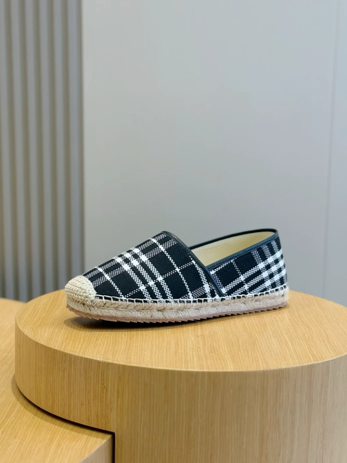 BURBERRY CANVAS STRAW BUCKET – BBR043