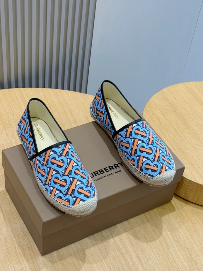 BURBERRY CANVAS STRAW BUCKET – BBR044