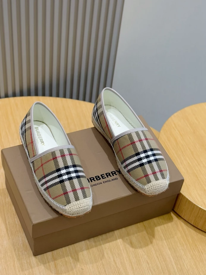 BURBERRY CANVAS STRAW BUCKET – BBR045