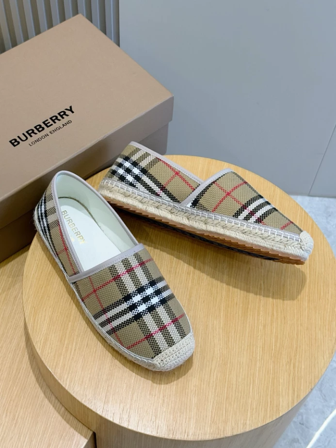 BURBERRY CANVAS STRAW BUCKET – BBR045