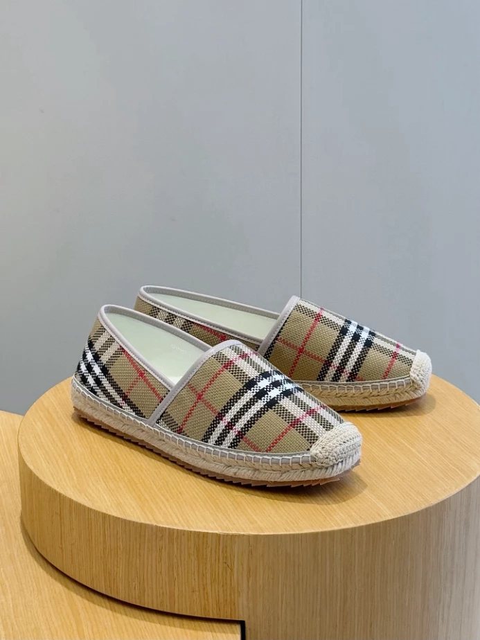 BURBERRY CANVAS STRAW BUCKET – BBR045