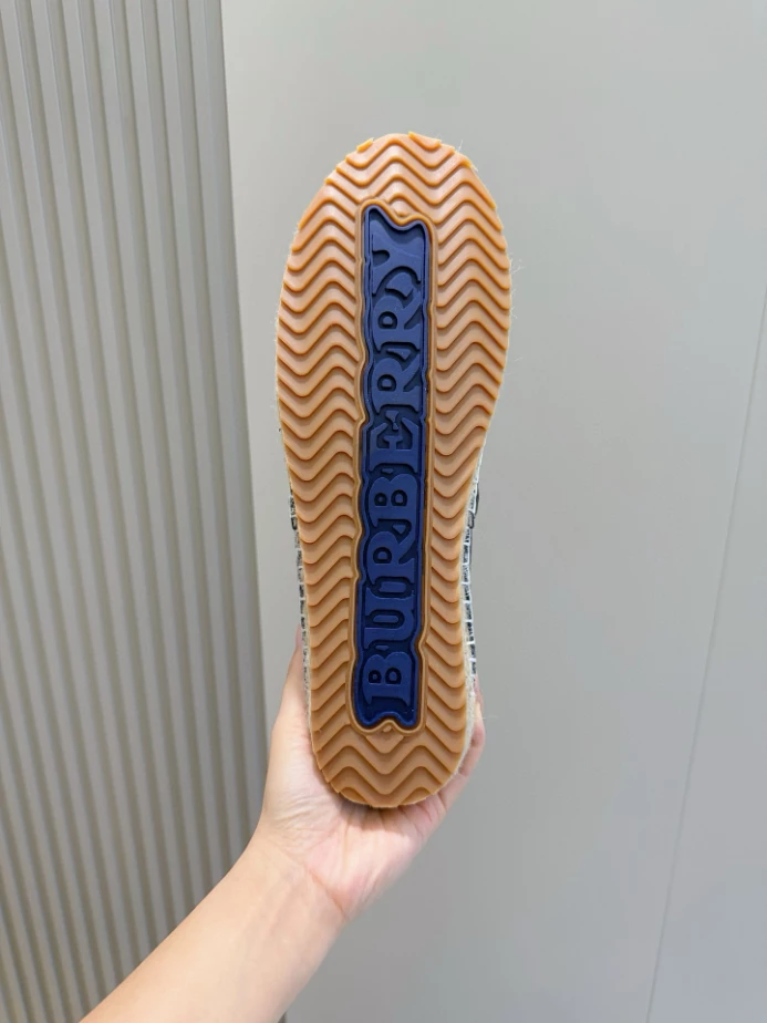 BURBERRY CANVAS STRAW BUCKET – BBR045