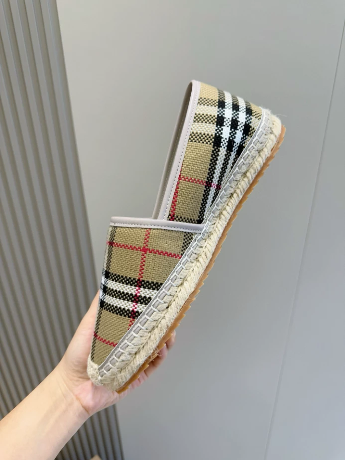 BURBERRY CANVAS STRAW BUCKET – BBR045