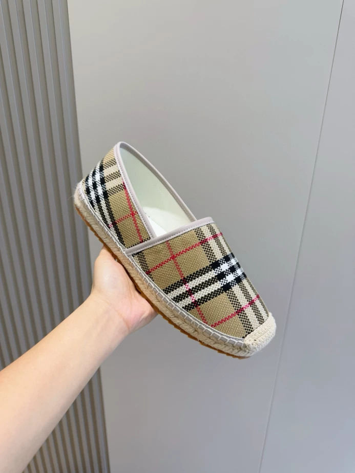 BURBERRY CANVAS STRAW BUCKET – BBR045