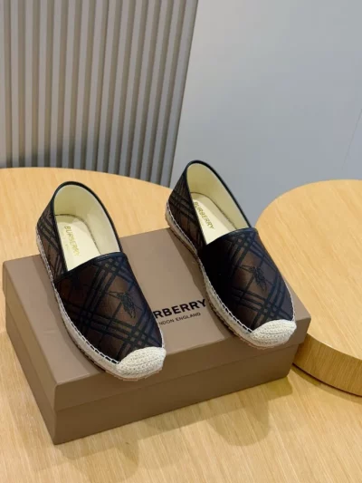 BURBERRY CANVAS STRAW BUCKET – BBR046