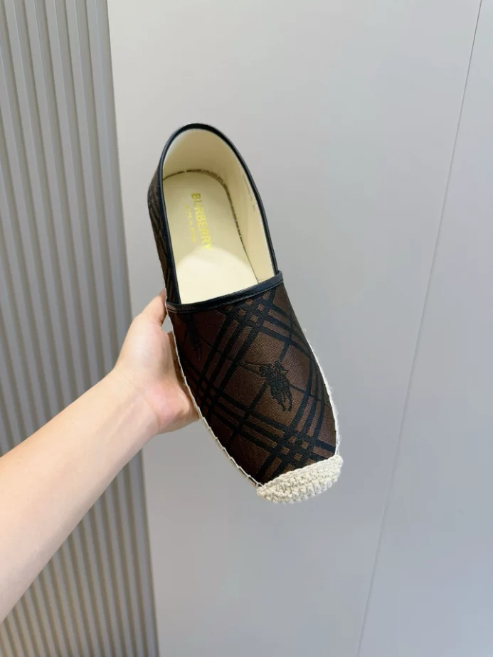 BURBERRY CANVAS STRAW BUCKET – BBR046