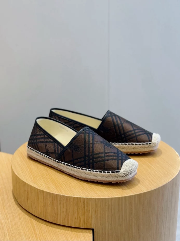 BURBERRY CANVAS STRAW BUCKET – BBR046