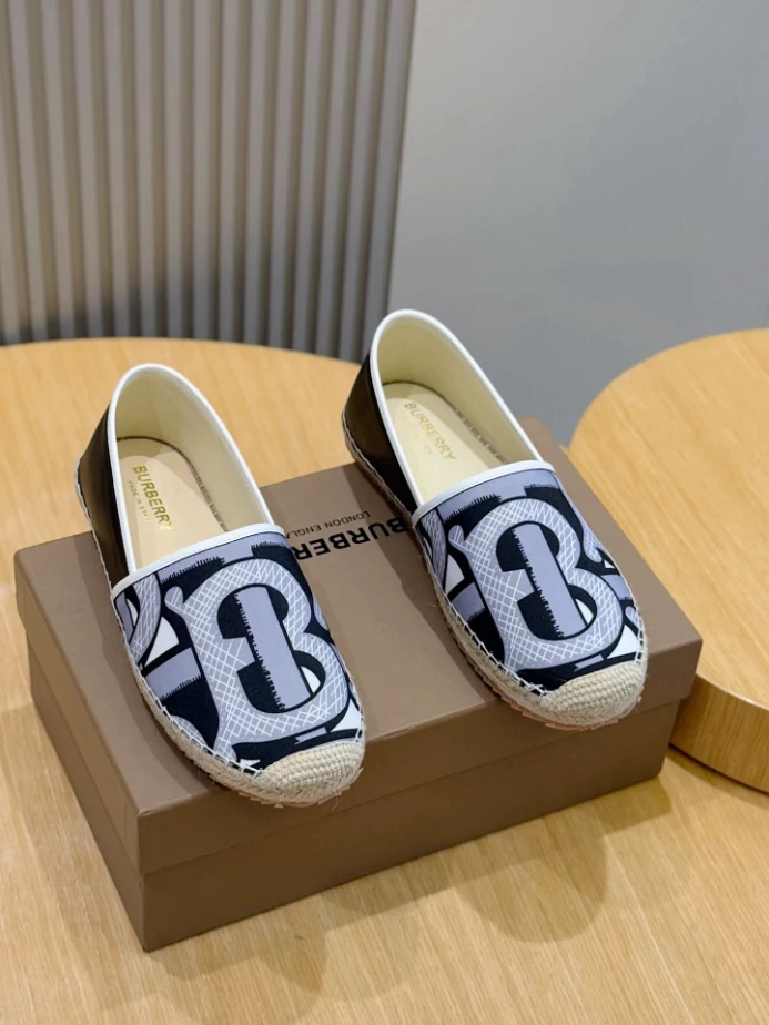 BURBERRY CANVAS STRAW BUCKET – BBR047