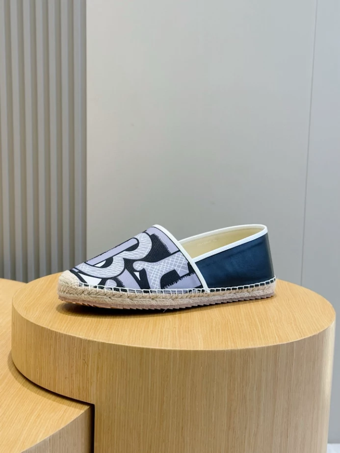 BURBERRY CANVAS STRAW BUCKET – BBR047