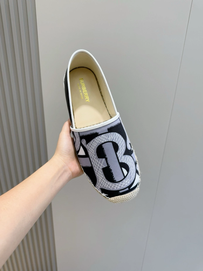 BURBERRY CANVAS STRAW BUCKET – BBR047