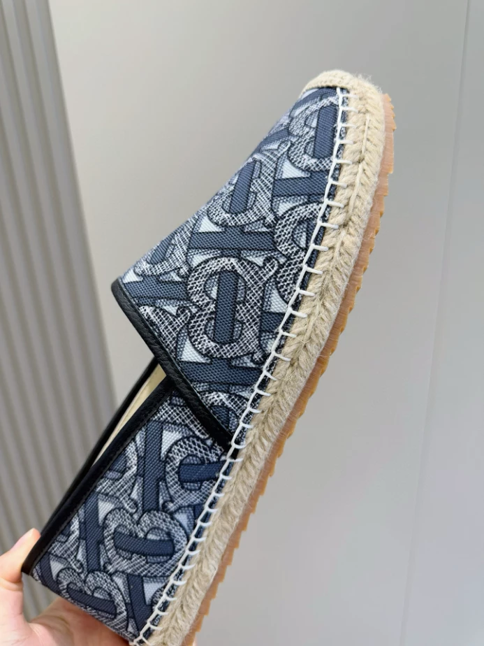 BURBERRY CANVAS STRAW BUCKET – BBR048