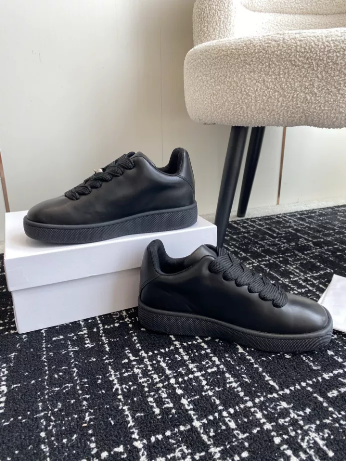 BURBERRY LEATHER BOX SNEAKERS – BBR099
