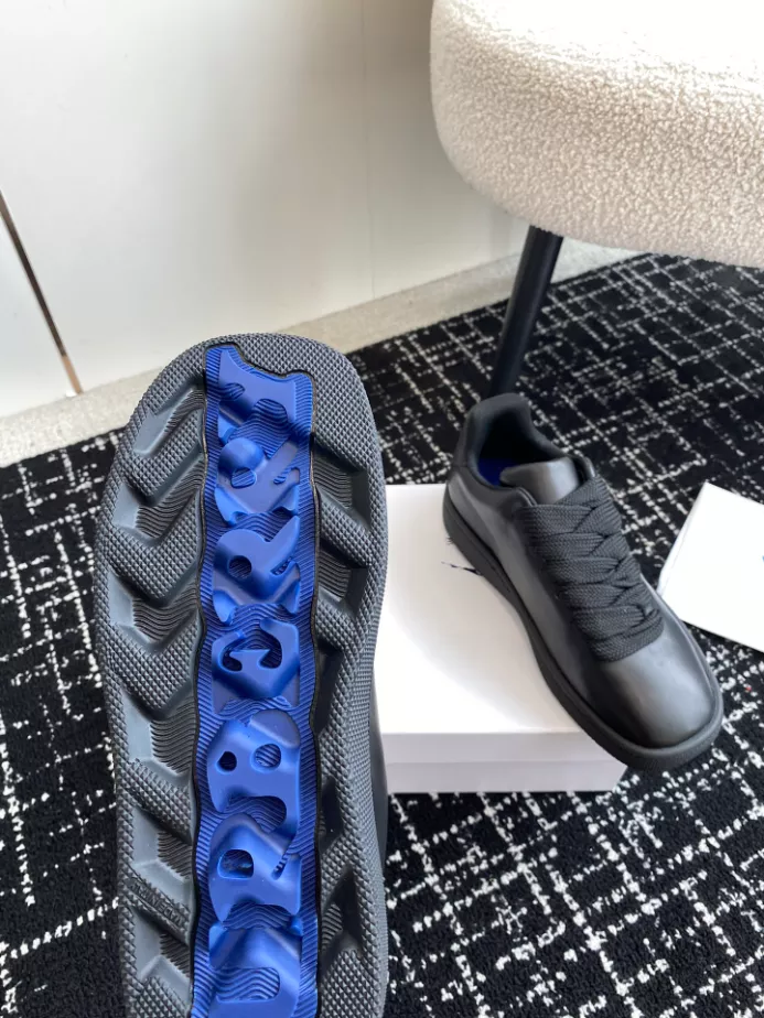 BURBERRY LEATHER BOX SNEAKERS – BBR099