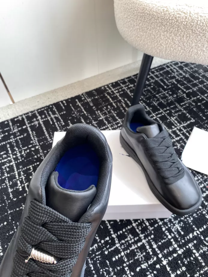 BURBERRY LEATHER BOX SNEAKERS – BBR099