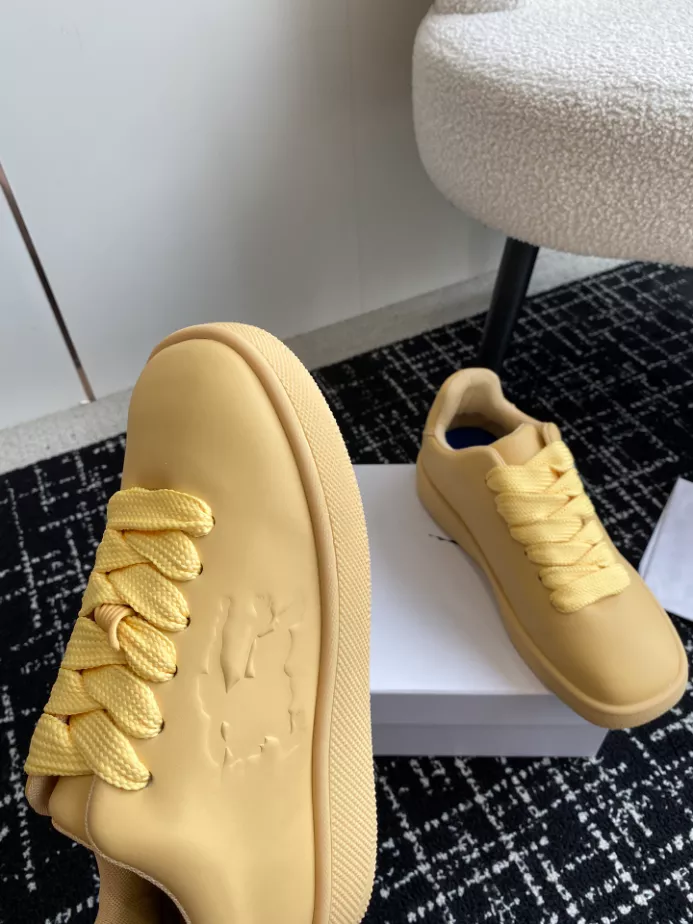BURBERRY LEATHER BOX SNEAKERS – BBR101