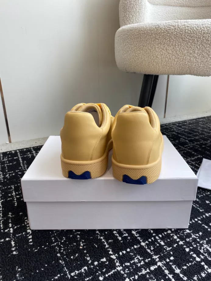 BURBERRY LEATHER BOX SNEAKERS – BBR101