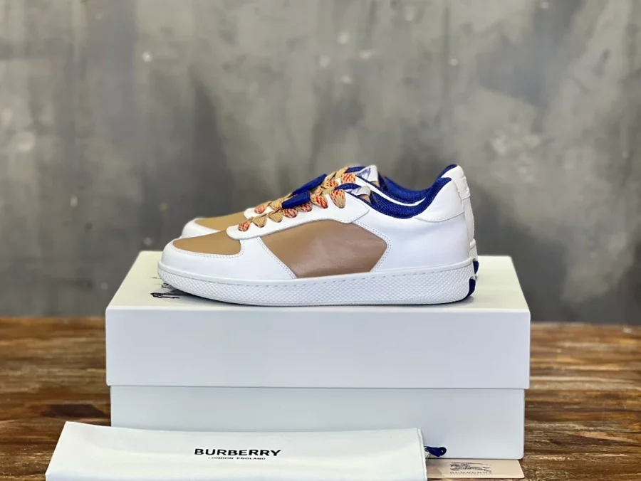 BURBERRY LEATHER SNEAKERS – BBR076