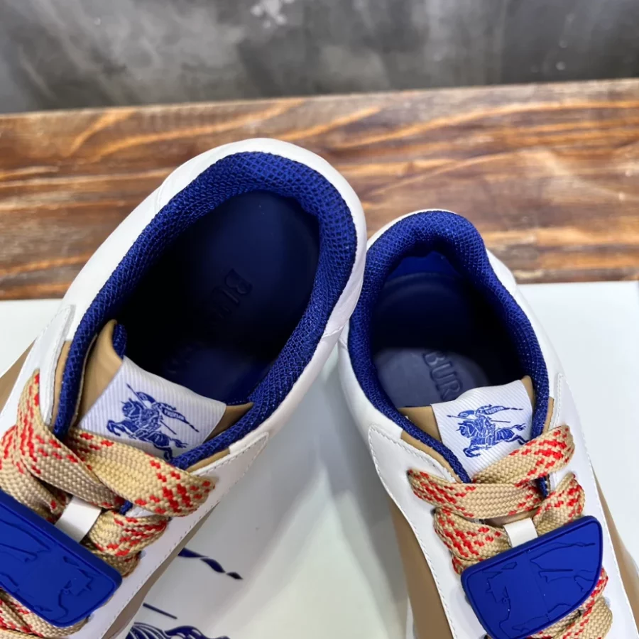 BURBERRY LEATHER SNEAKERS – BBR076