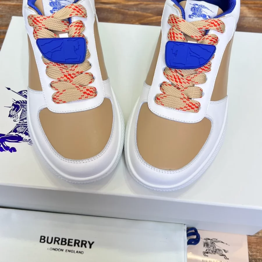 BURBERRY LEATHER SNEAKERS – BBR076
