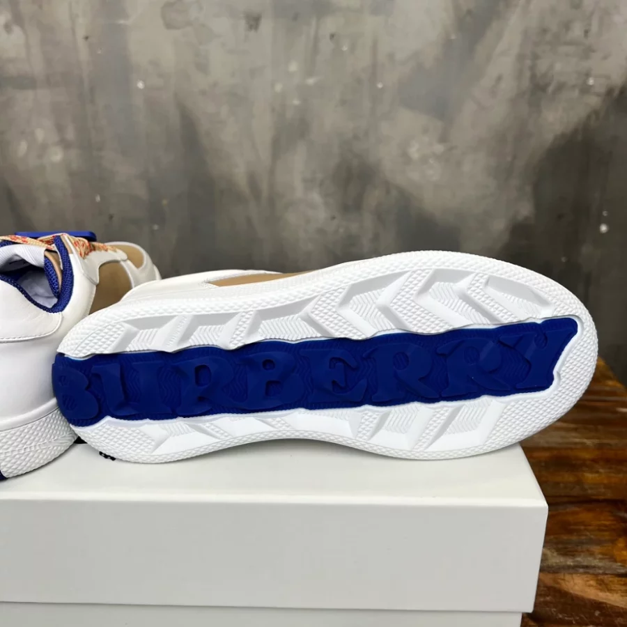 BURBERRY LEATHER SNEAKERS – BBR076