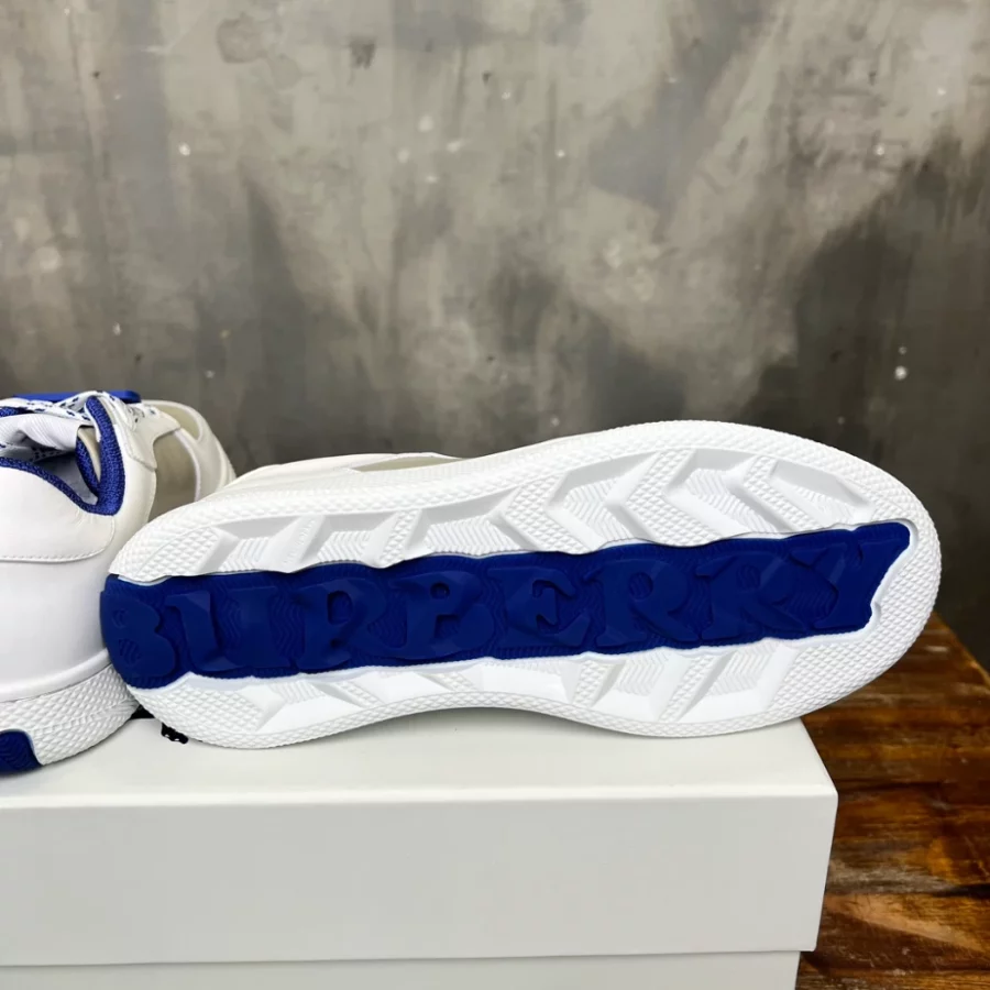 BURBERRY LEATHER SNEAKERS – BBR077